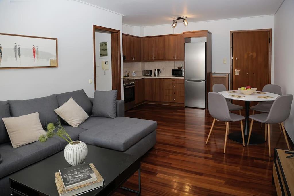 Charming Apartment Near Center アテネ エクステリア 写真